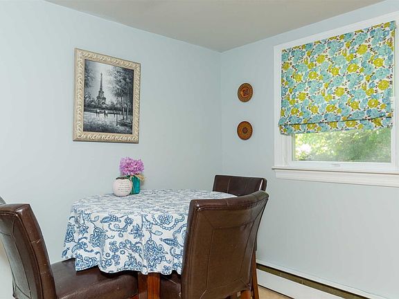 5th image of 14 Montfort Woods Rd