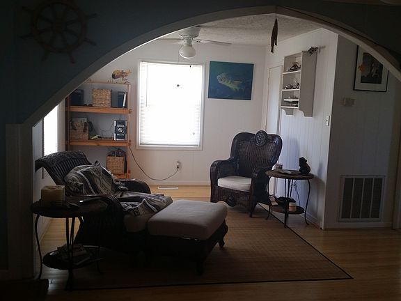 3rd image of 122 Morris Ln