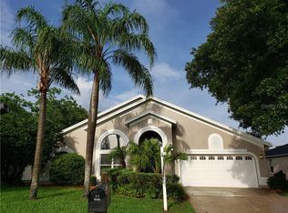 811 Sand Ridge Dr, Valrico, FL 33594