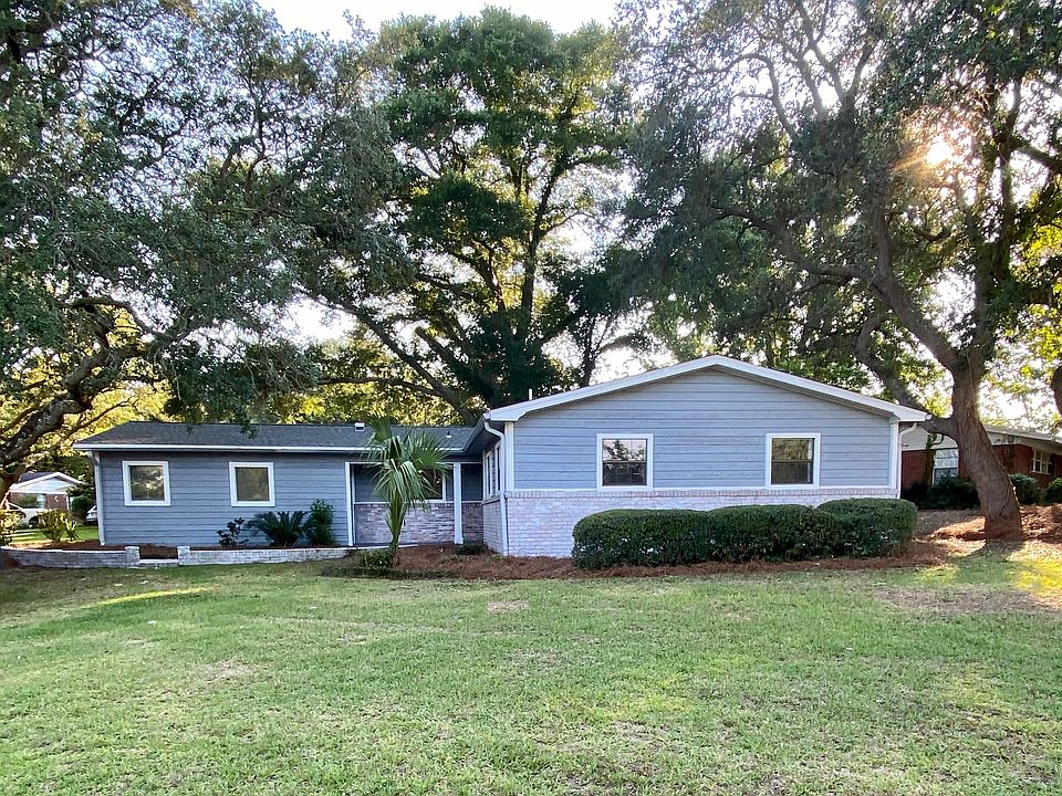 1st image of 14 Bayou Woods Ct