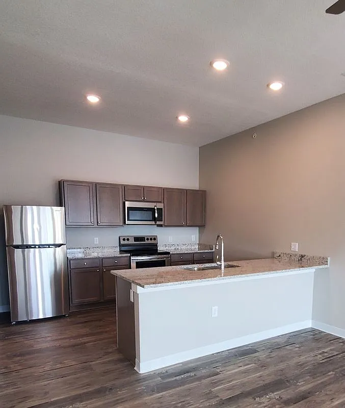 1 bed, 1.0 bath, 900 sqft, $1,025 — Photo 1