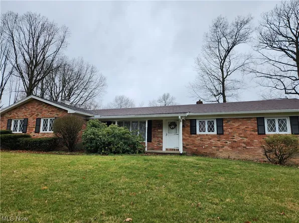 130 E Wellock Dr, Akron, OH 44319