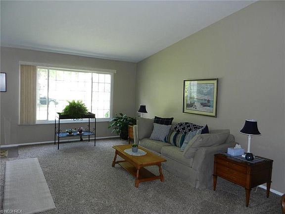 3rd image of 9998 Magnolia Dr #27