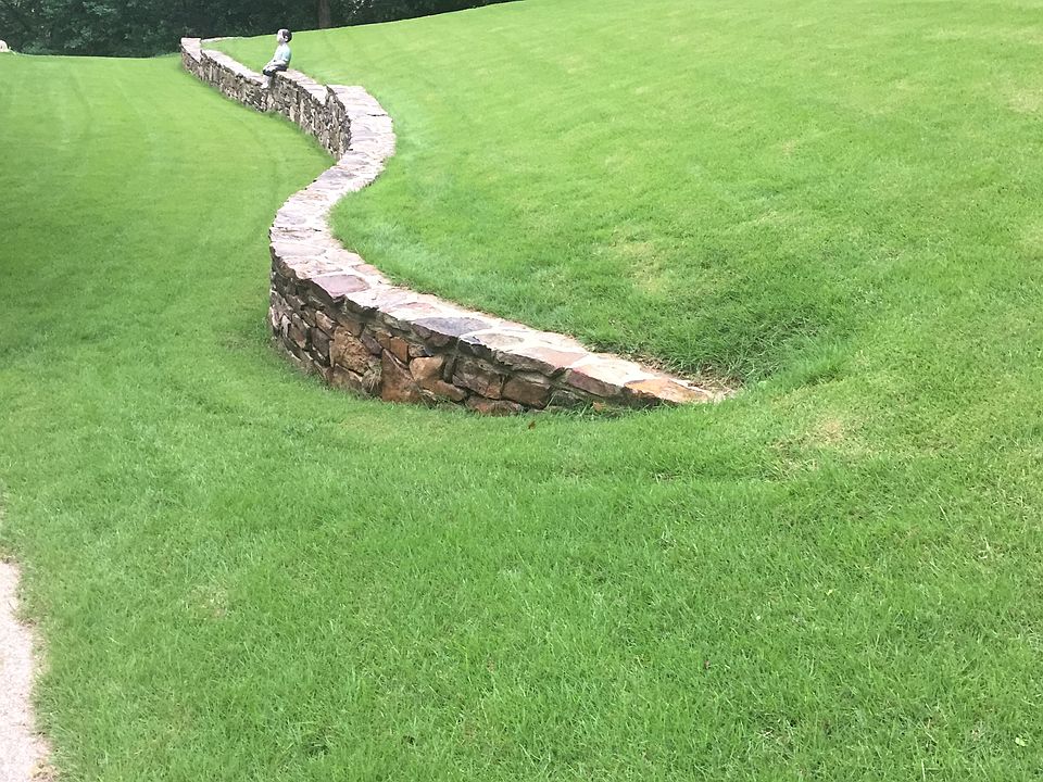 2nd image of 1625 Moss Rock Rd