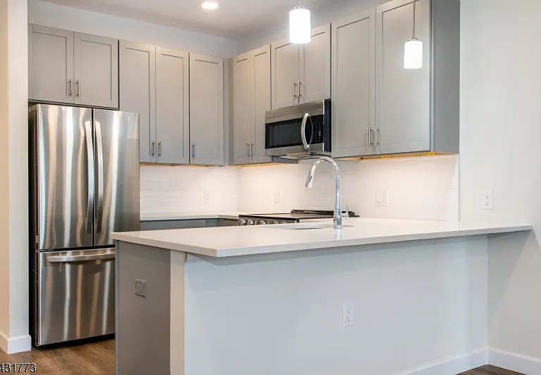 515 Union Blvd #28 — Photo 4
