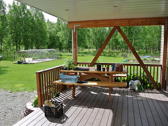 deck w/can lights