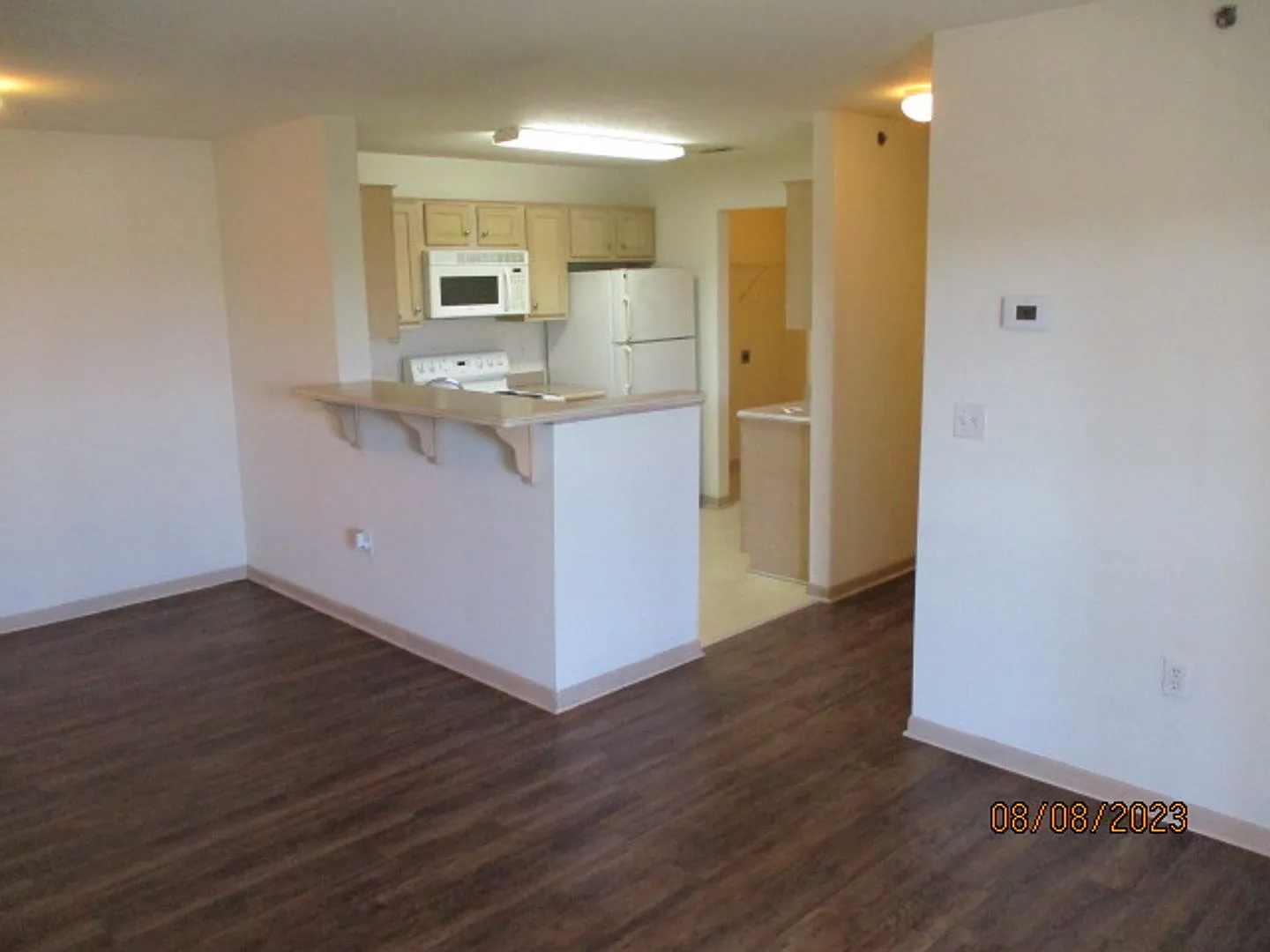 Spacious 2 bedroom! — Photo 3
