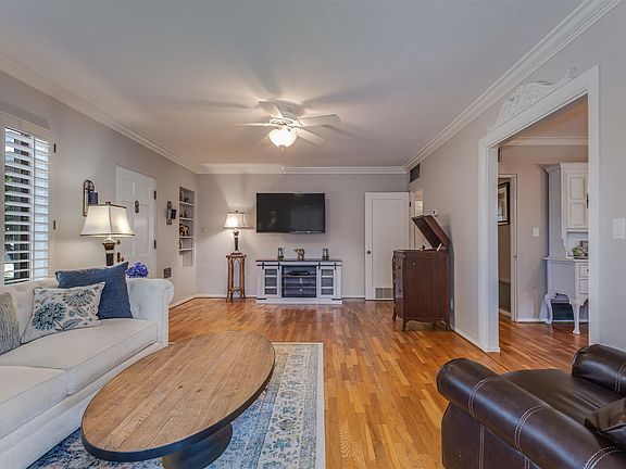 3rd image of 1611 N 11th Ave