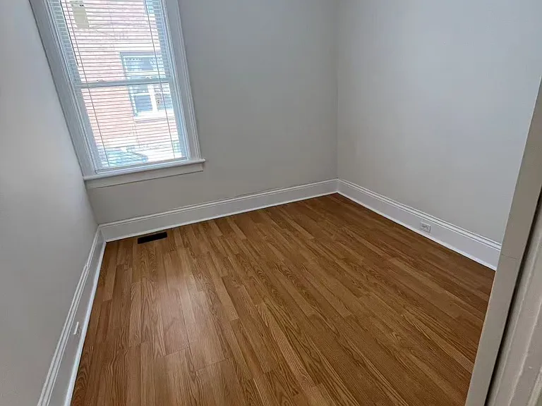 432 Charlotte St — Photo 8
