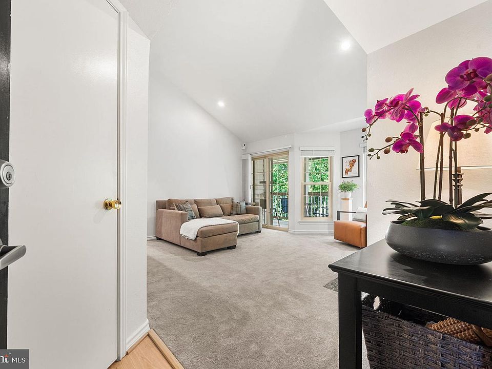 1st image of 12151 Penderview Ln APT 2036
