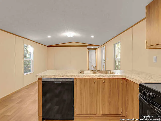 1230 Greenbriar — Photo 14