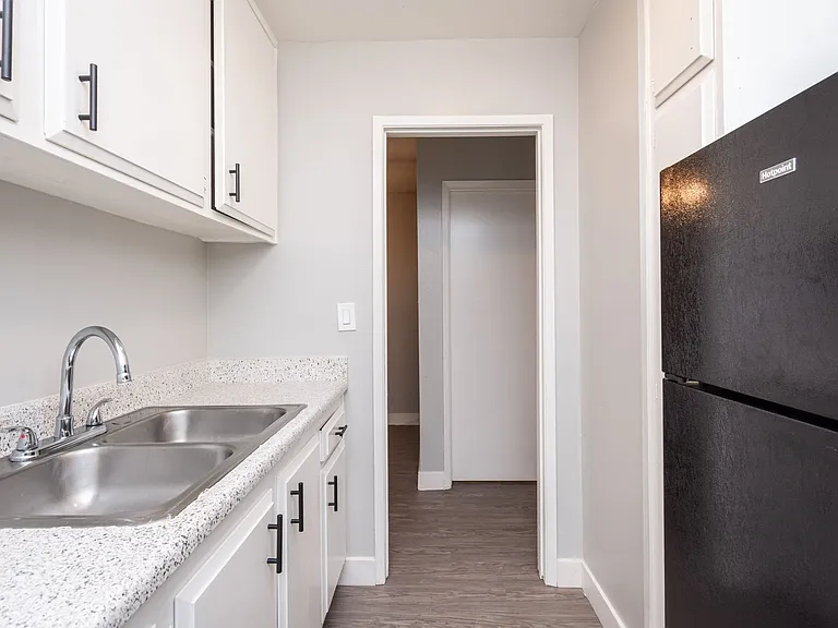 Tuscana Court Apartments — Photo 22