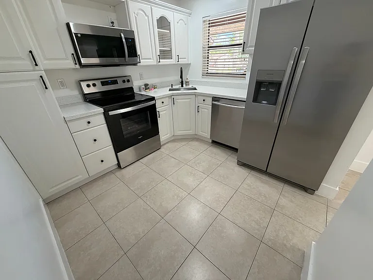 3683 Cocoplum Cir #3683 — Photo 6