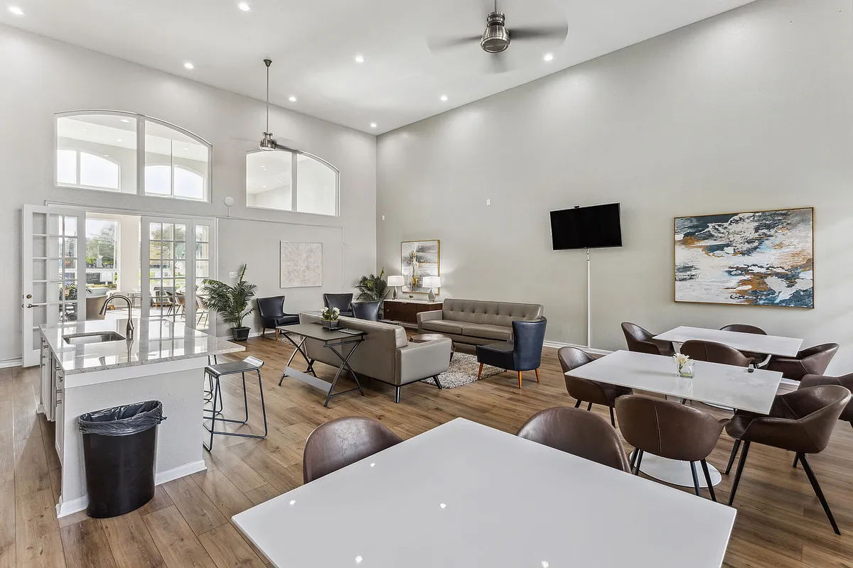 Photo 2 of 26 - The Life at Parkview - Pasadena, TX Building Photo - The Life at Parkview
