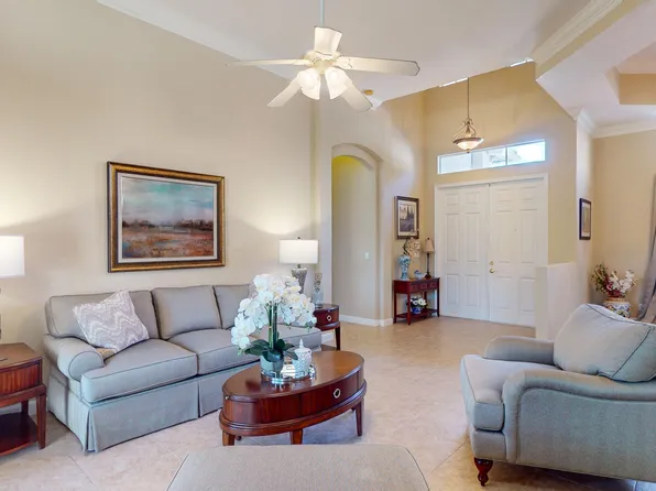 466 NW Dover Court, Port St Lucie, FL 34983