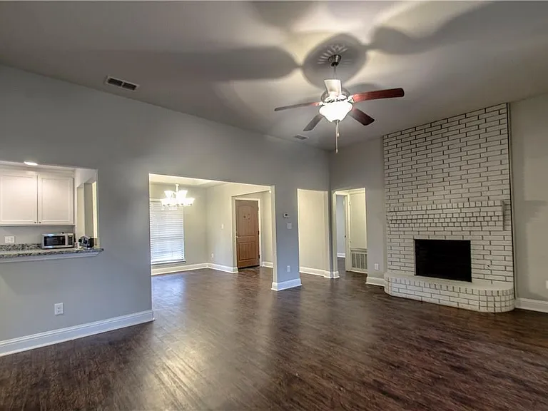 3509 Scott Dr — Photo 2