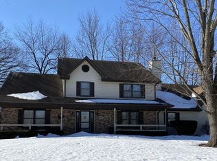 1192 Danforth Dr, Batavia, IL 60510