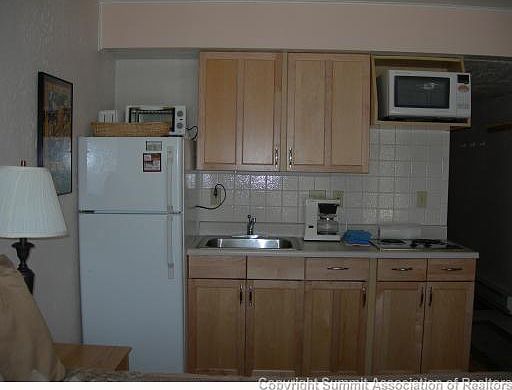 2nd image of 550 FOUR OCLOCK Road UNIT B 6