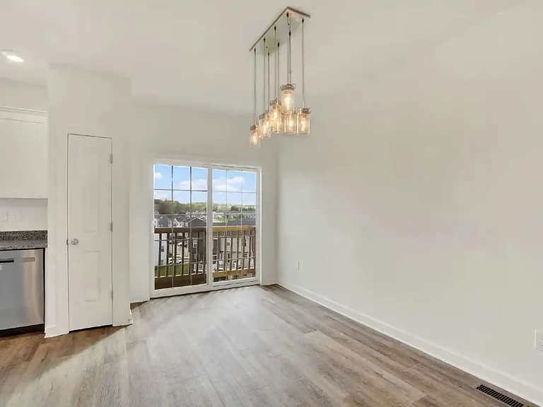 345 Avon Dr — Photo 5