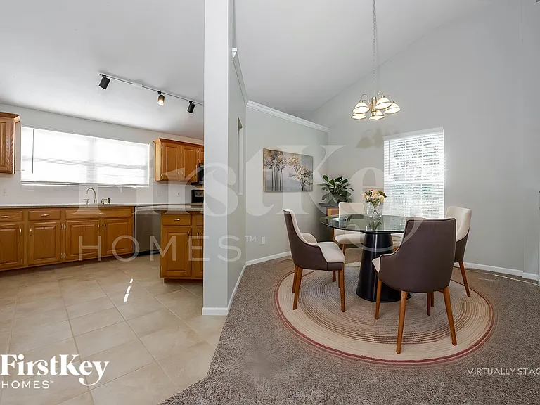609 Rosehill Dr — Photo 8