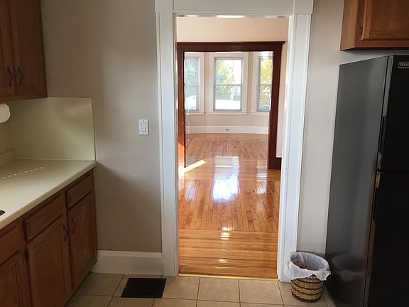 5th image of 137 Euclid Ave Floor 2