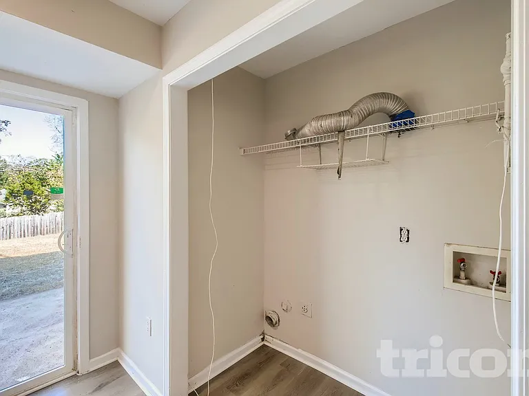 9022 Jaldena Dr — Photo 3
