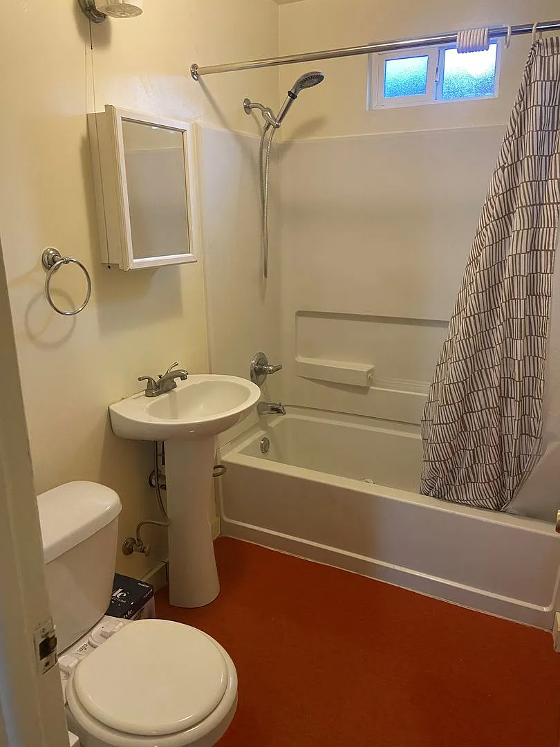 Cute 1 bed 1 bath duplex — Photo 2