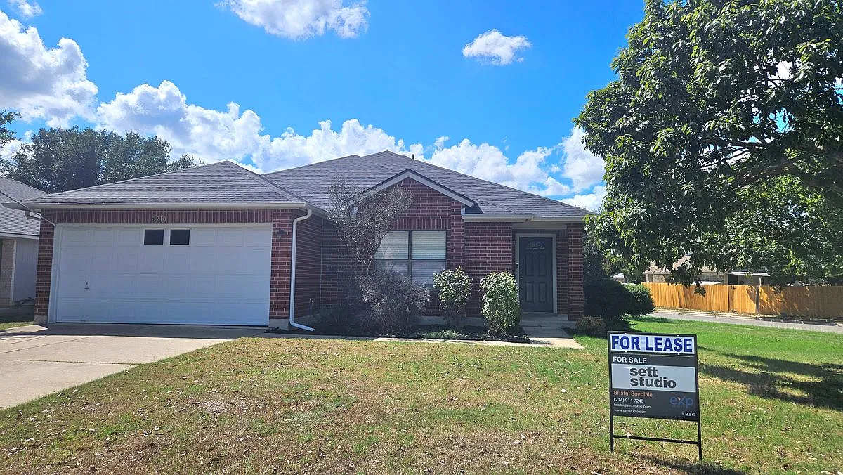 3 bed, 2.0 bath, 1493 sqft, $1,900 — Photo 3