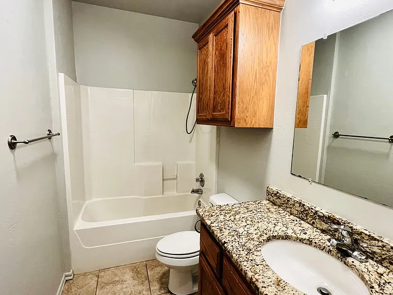 604 Rosemoor Ct — Photo 11