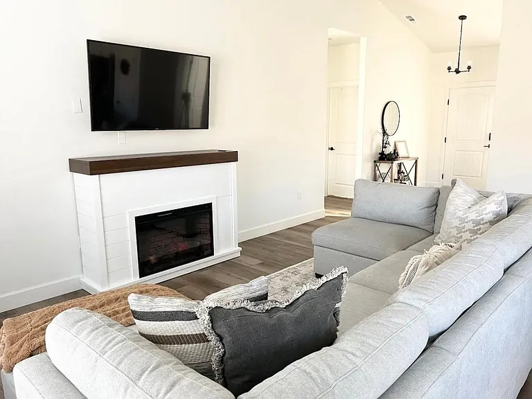 7719 Coldwater Dr — Photo 4