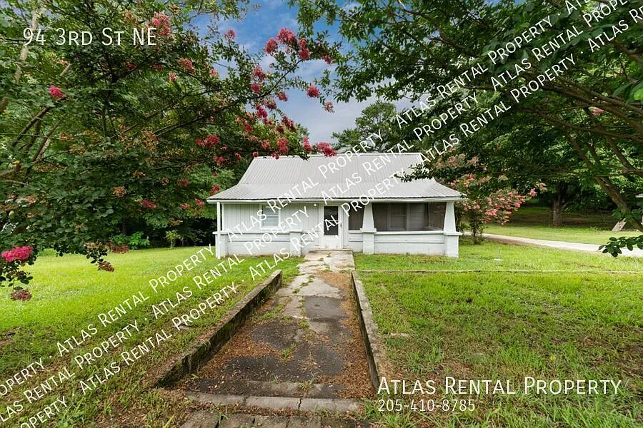 Pet-Friendly 3BR Home with Granite Counters — Photo 1