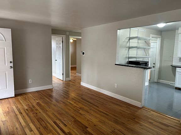 3rd image of 1630 S Dale Ct