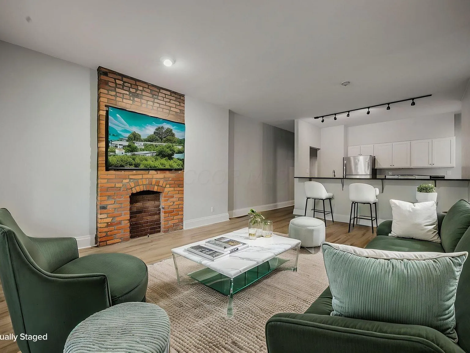 1 bed, 1.0 bath, 3144 sqft, $1,800 — Photo 2