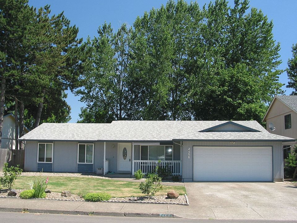 Lovely Single Level Home on Large Lot!!