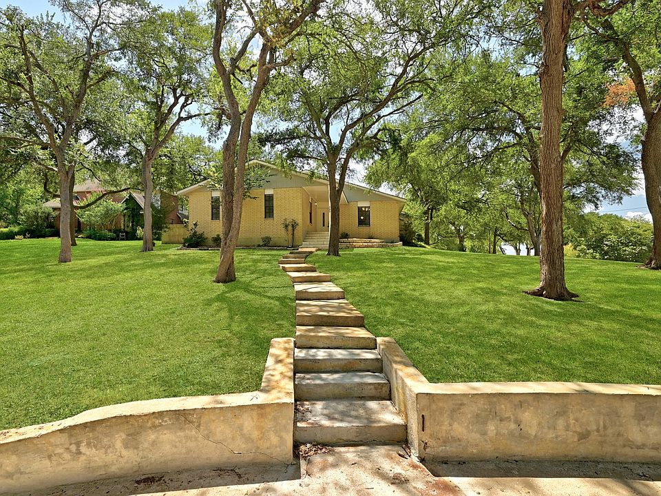 1st image of 295 Oak Creek Cir