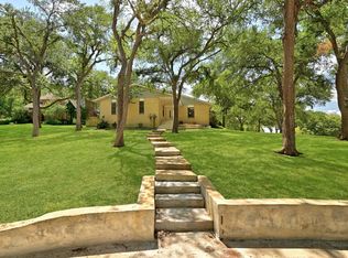 295 Oak Creek Cir, Luling, TX 78648