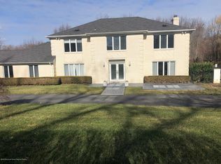 9 Old Farm Rd, Oakhurst, NJ 07755