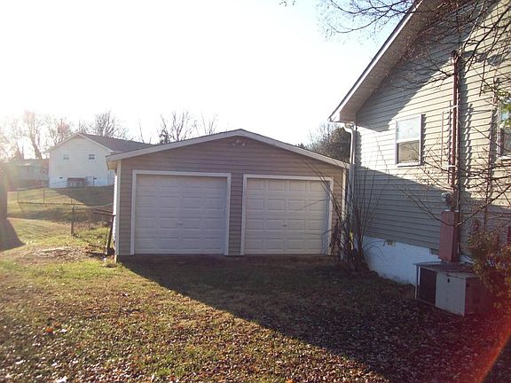 4th image of 2214 Venetian Way