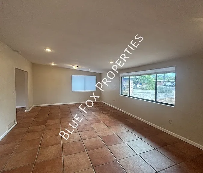729 N Alamo Ave — Photo 7