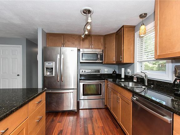 5th image of 68 Bratt Ln