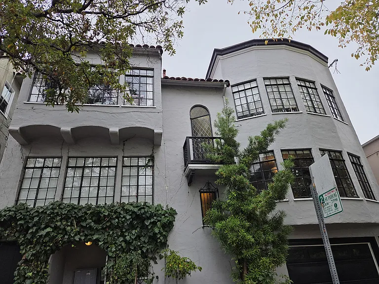 2320 Le Conte Ave #1 — Photo 6