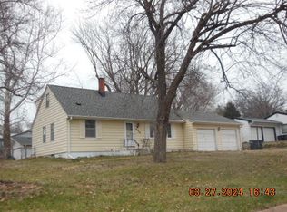 8420 Pinkney St, Omaha, NE 68134