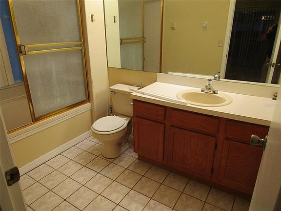 4th image of 605 Remington Oak Dr