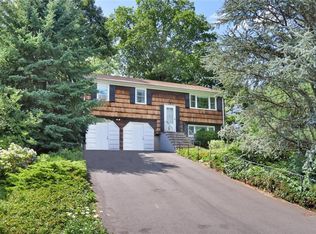 43 Valley View Rd, Norwalk, CT 06851