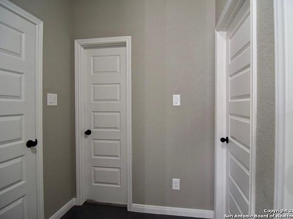 5th image of 913 E Seideman St #913