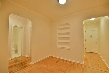 910 Sheridan Avenue, #4K