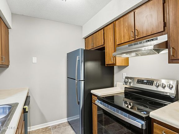 5th image of 446 Tammy Dr #8