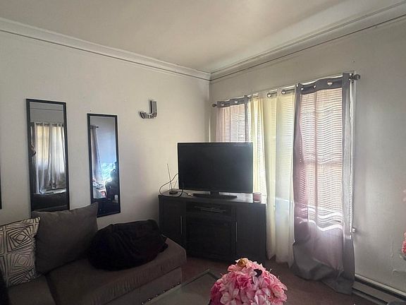 5th image of 1003 N Franklin St