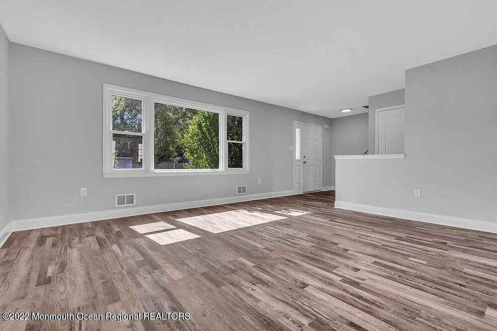 3 bed, 1.5 bath, 1378 sqft, $2,850 — Photo 3