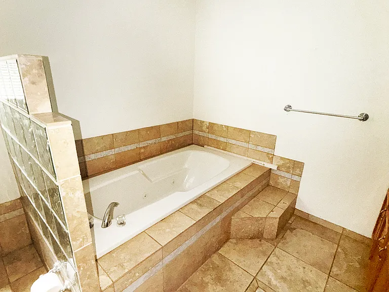 263 N Lomita Ave — Photo 15